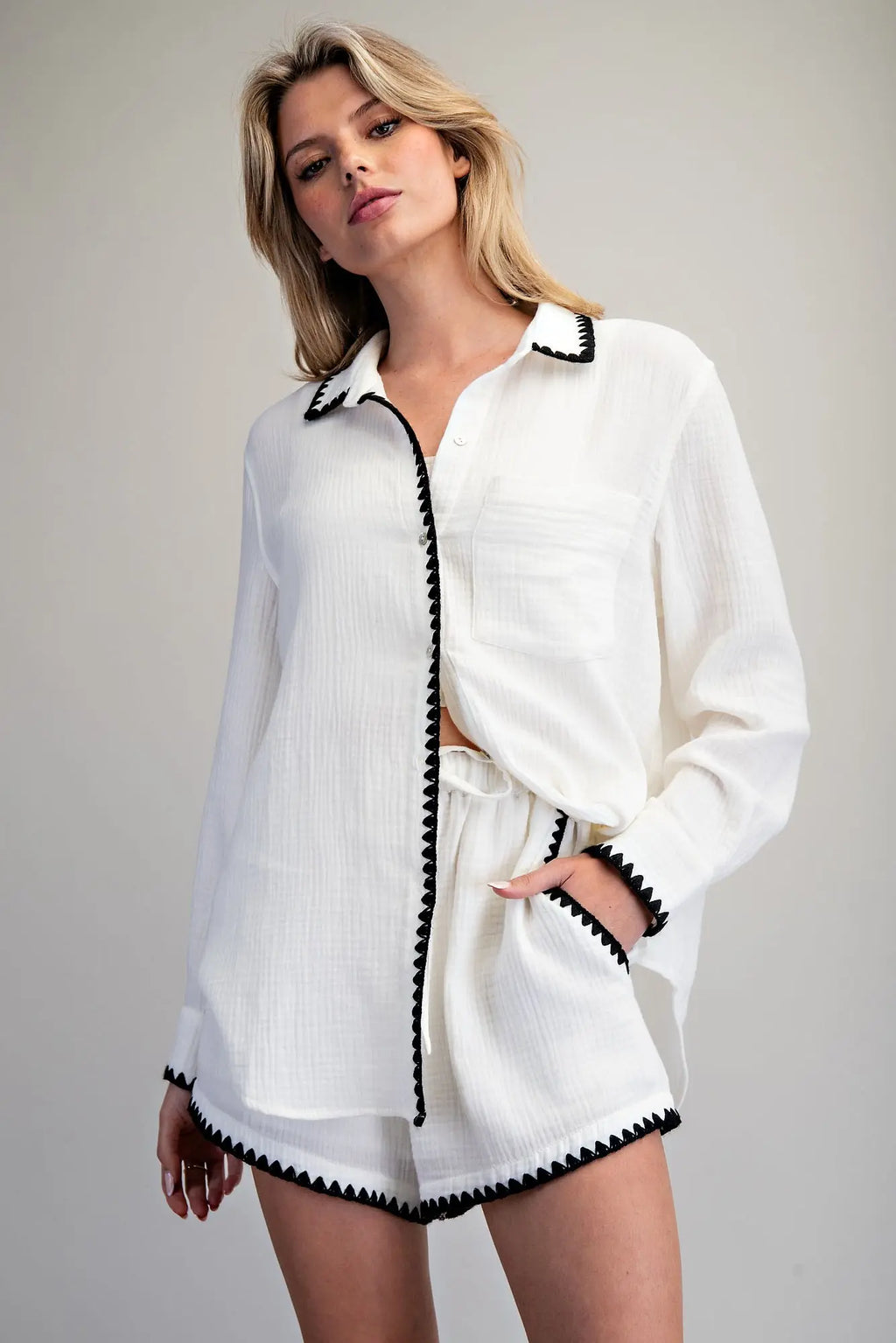 Scallop Hem Contrast Shorts