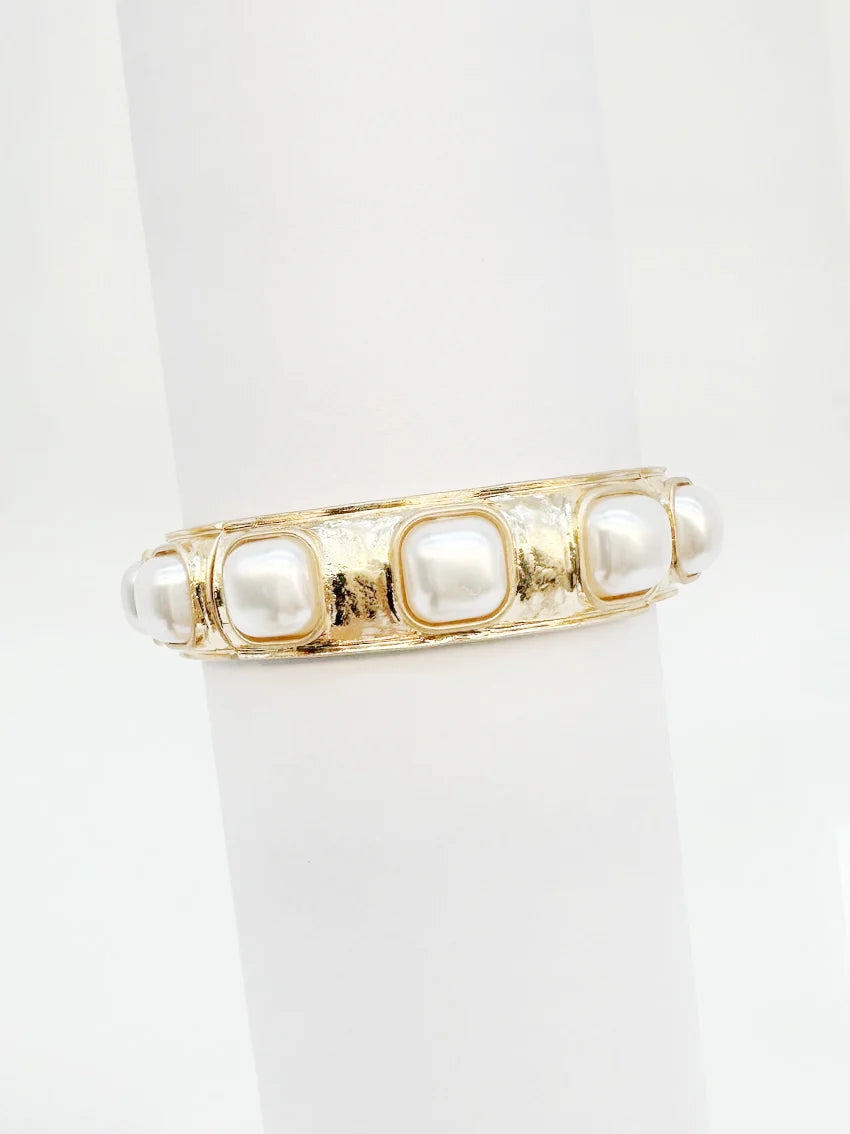 Hammered Gold Stretch Bracelet with Pearl accent