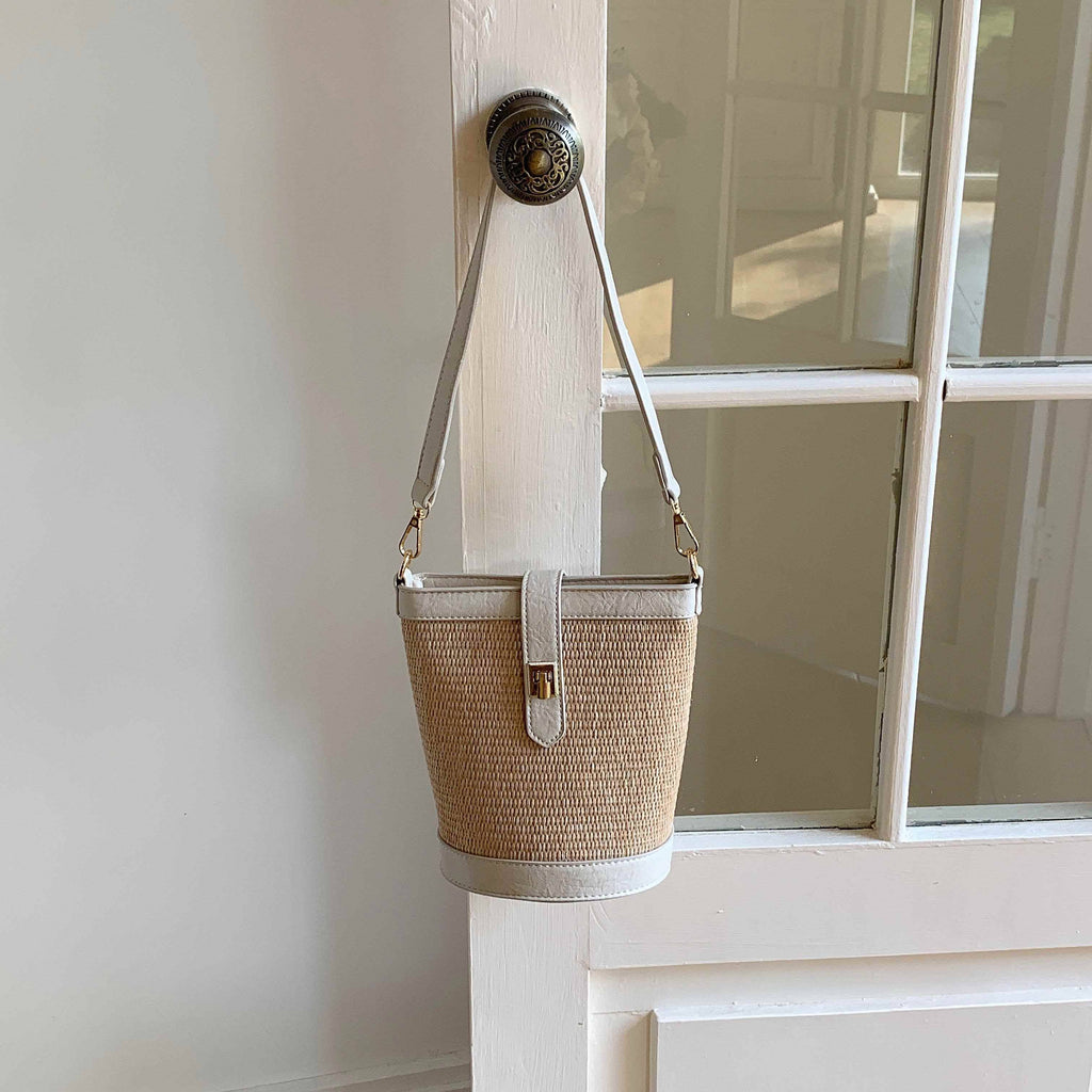 Turn Lock Flat Straw Shoulder