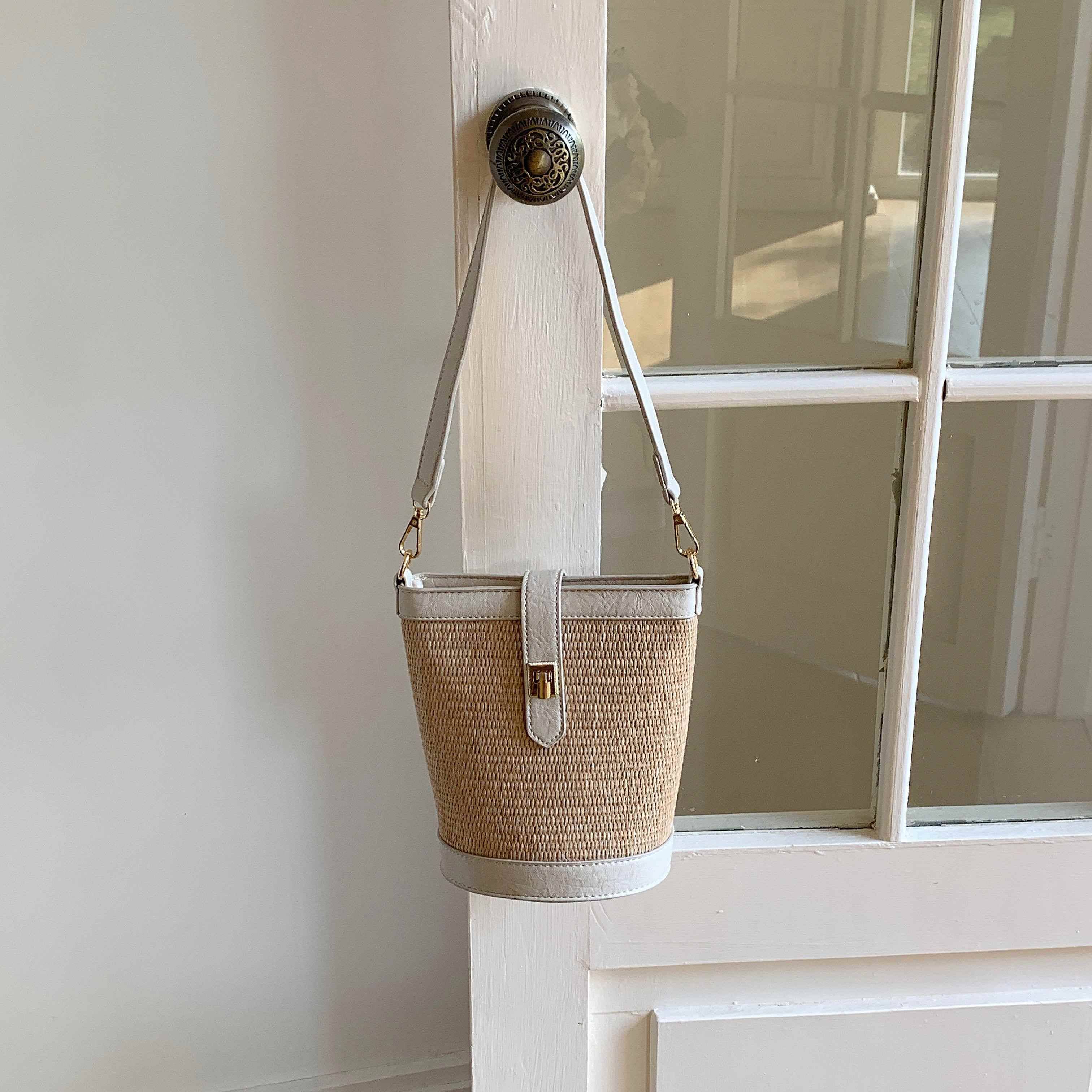 Turn Lock Flat Straw Shoulder