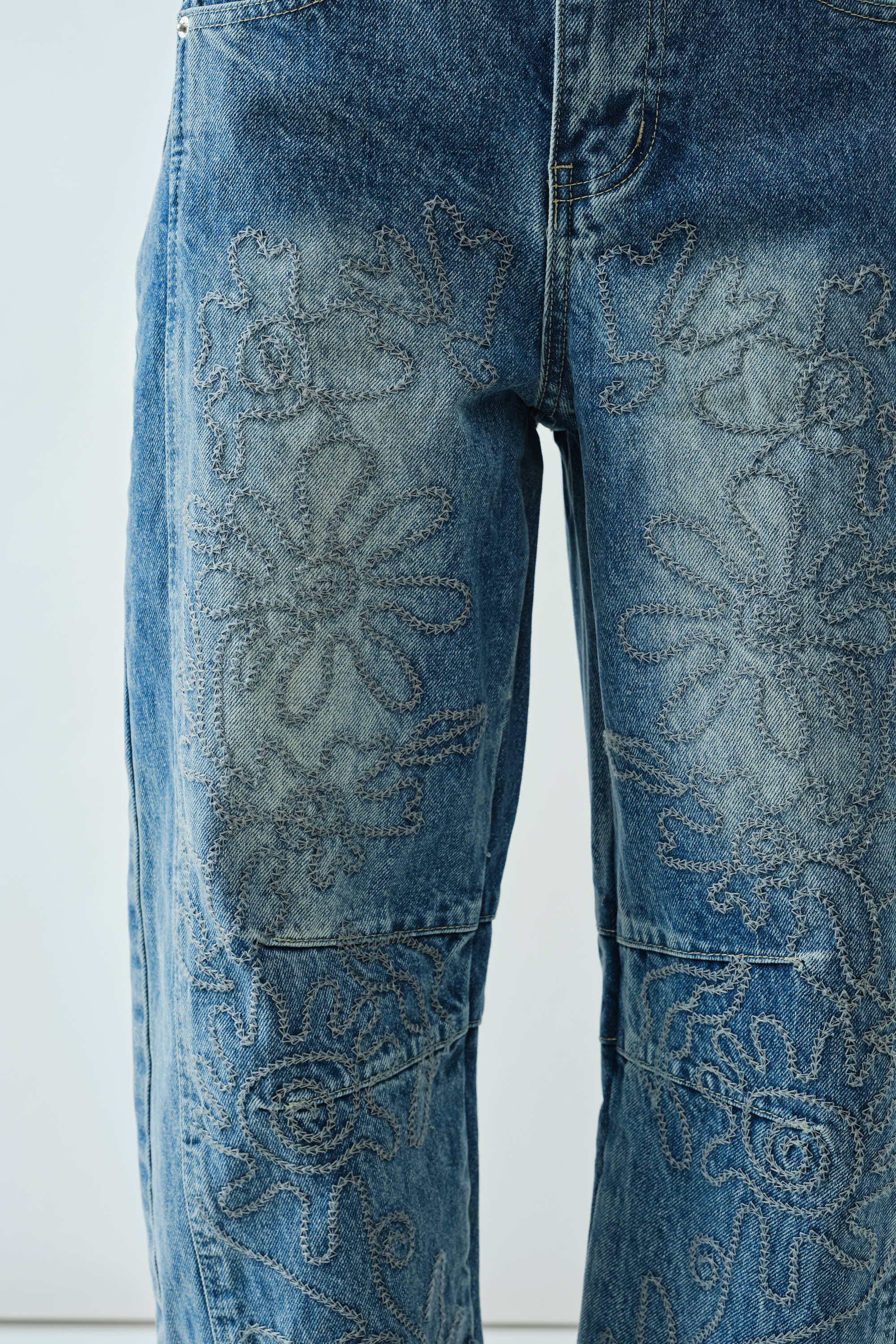EMBROIDEREDBARREL PANTS