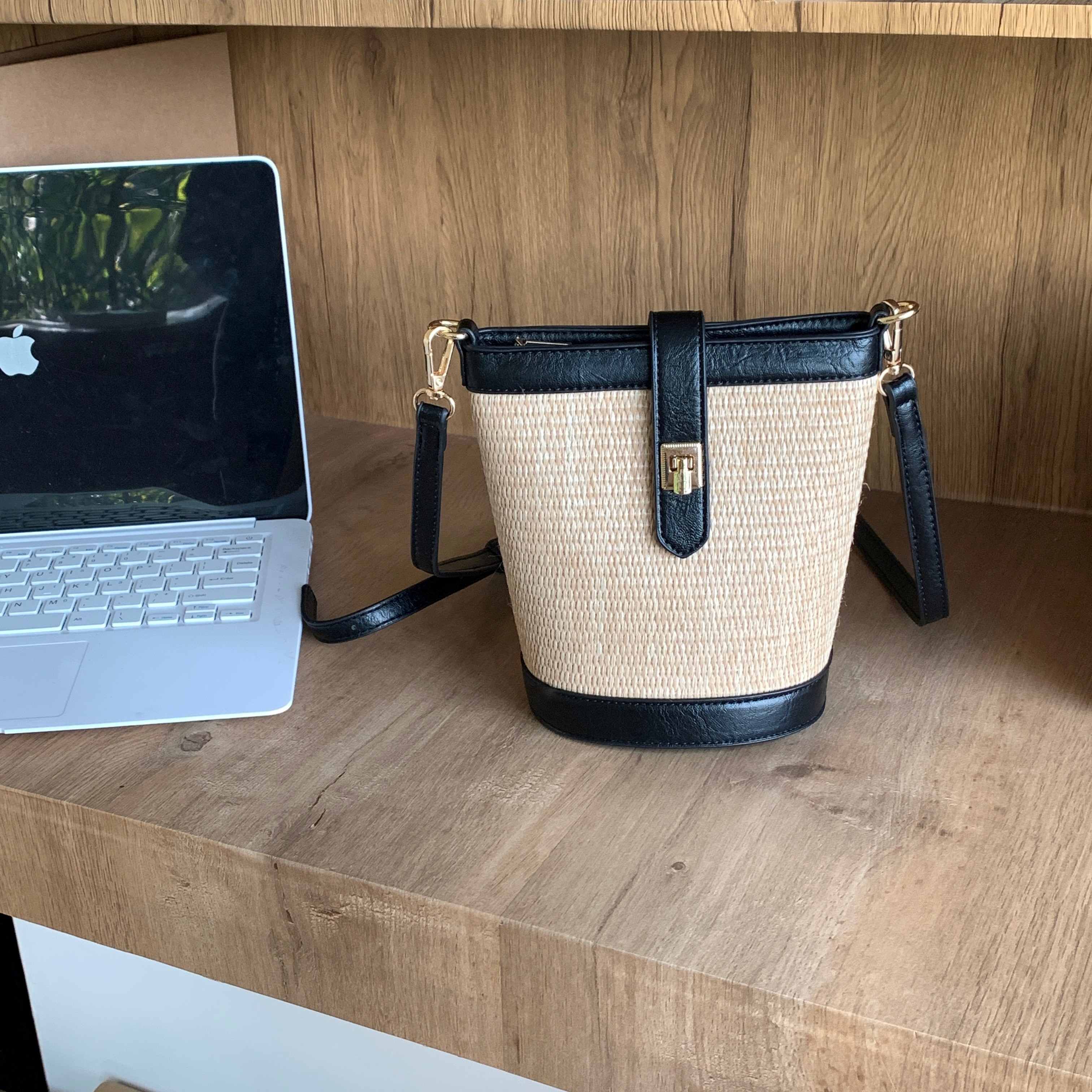 Turn Lock Flat Straw Shoulder