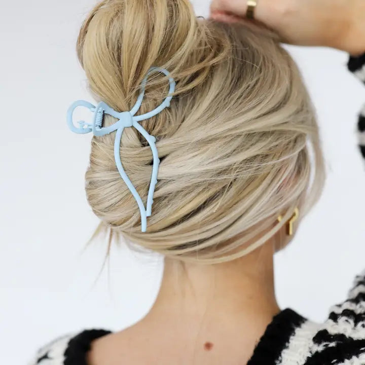 The Metal Bow Claw BABY BLUE