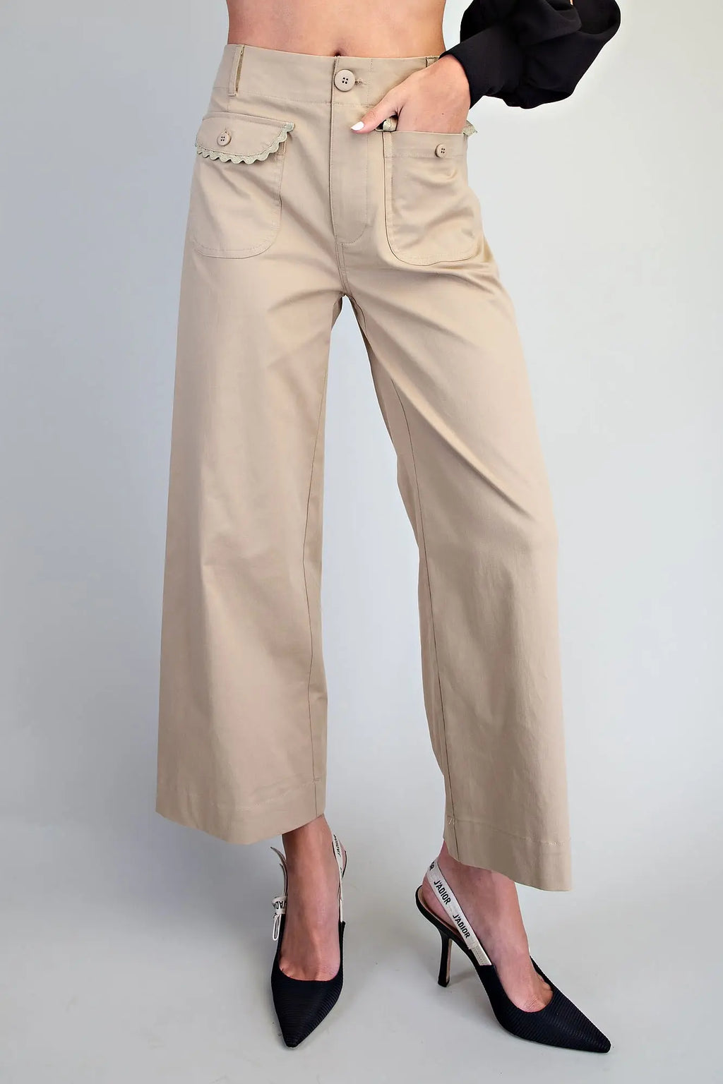 Scallop Trim Pocket-Taupe