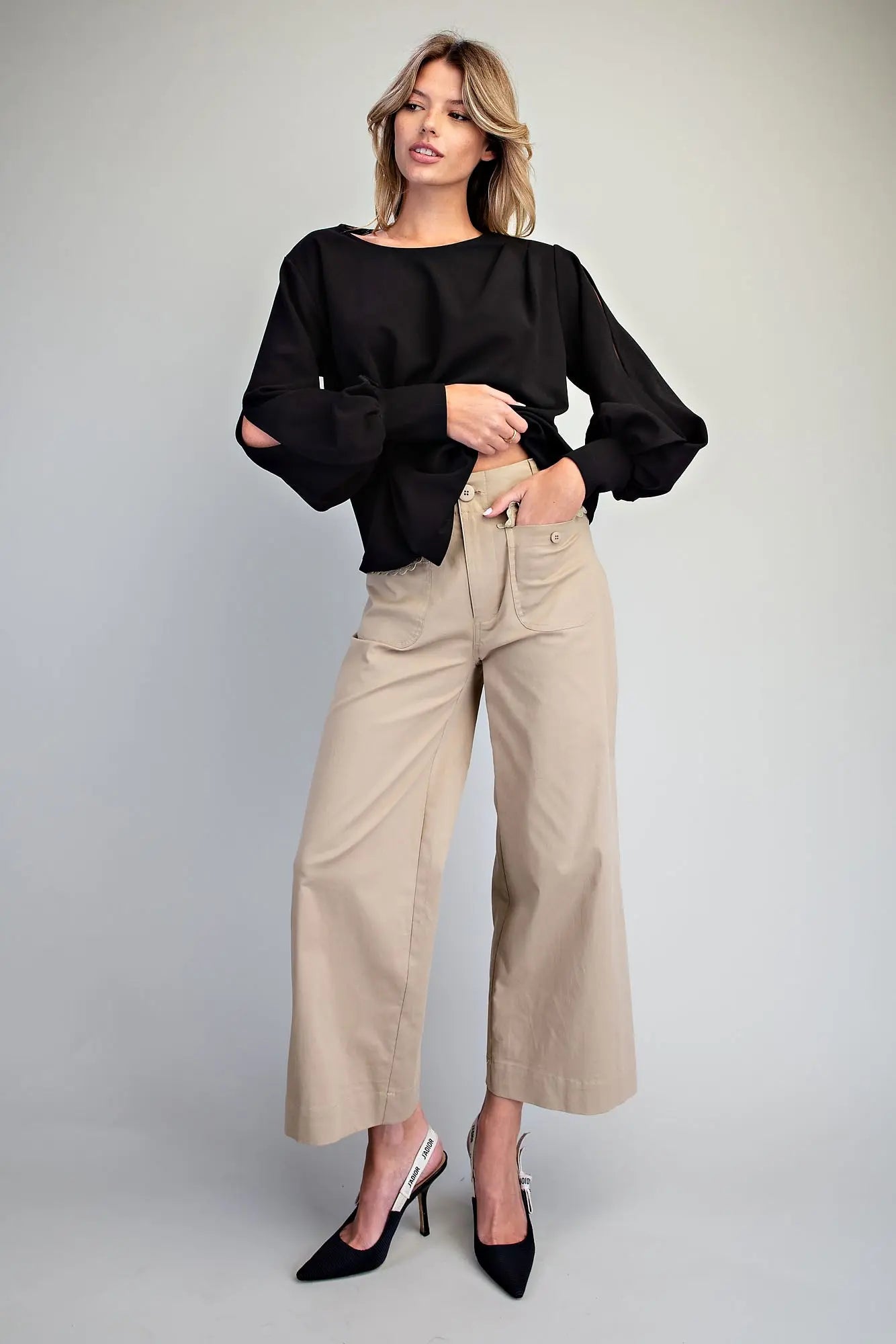 Scallop Trim Pocket-Taupe