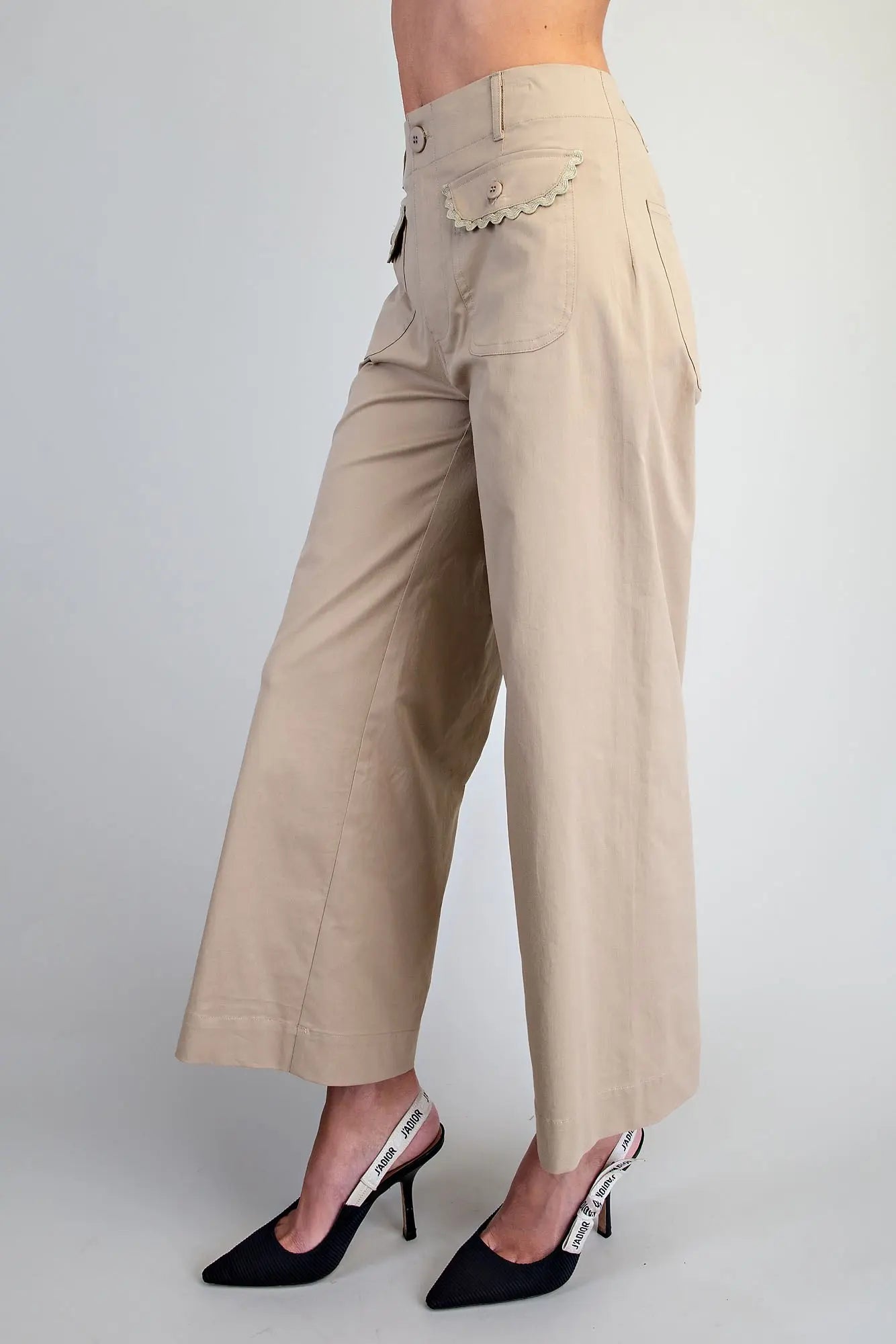 Scallop Trim Pocket-Taupe