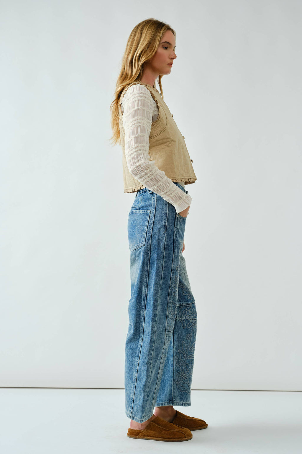 EMBROIDEREDBARREL PANTS