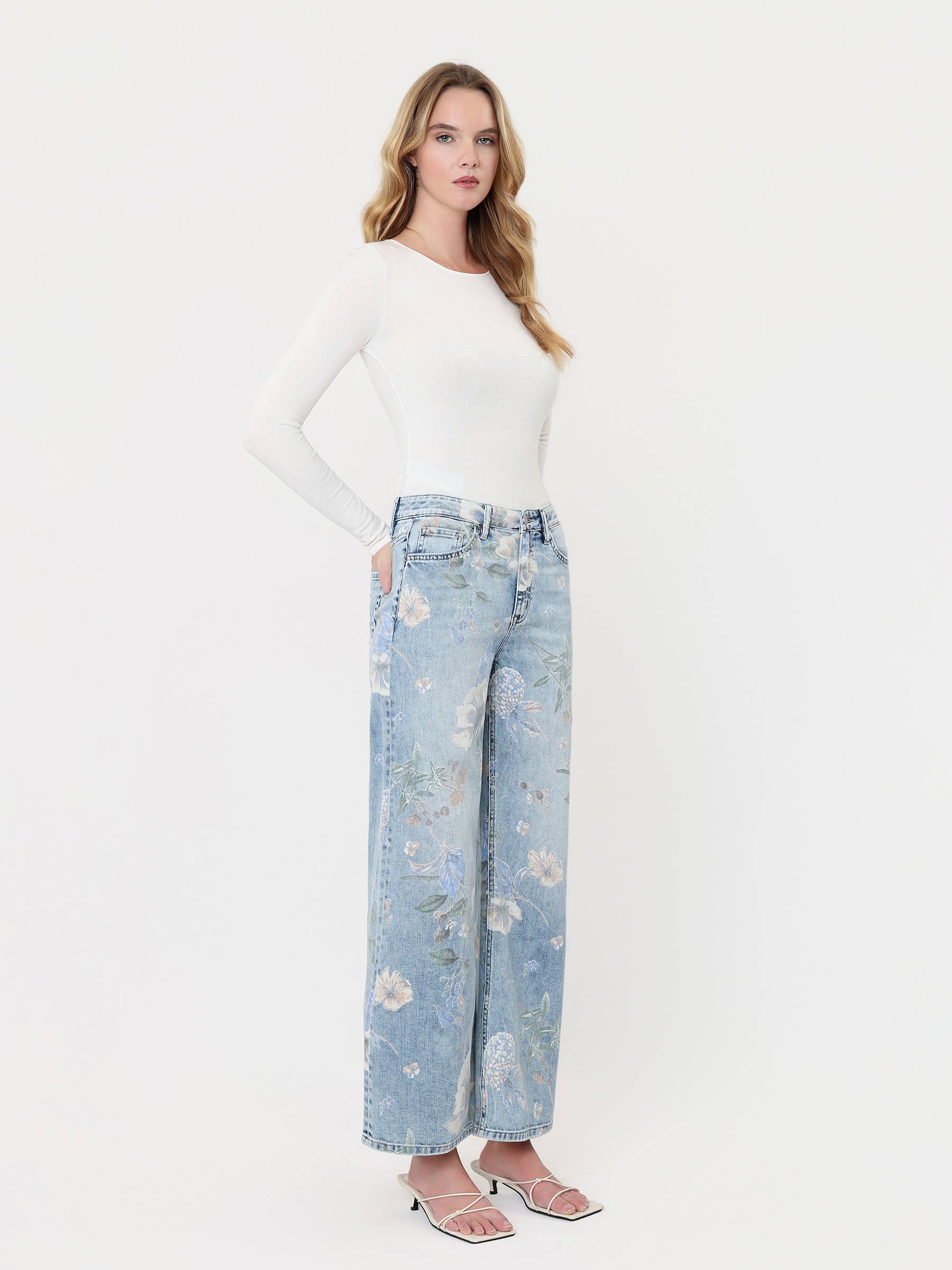 HIGH RISE FLORAL JEANS