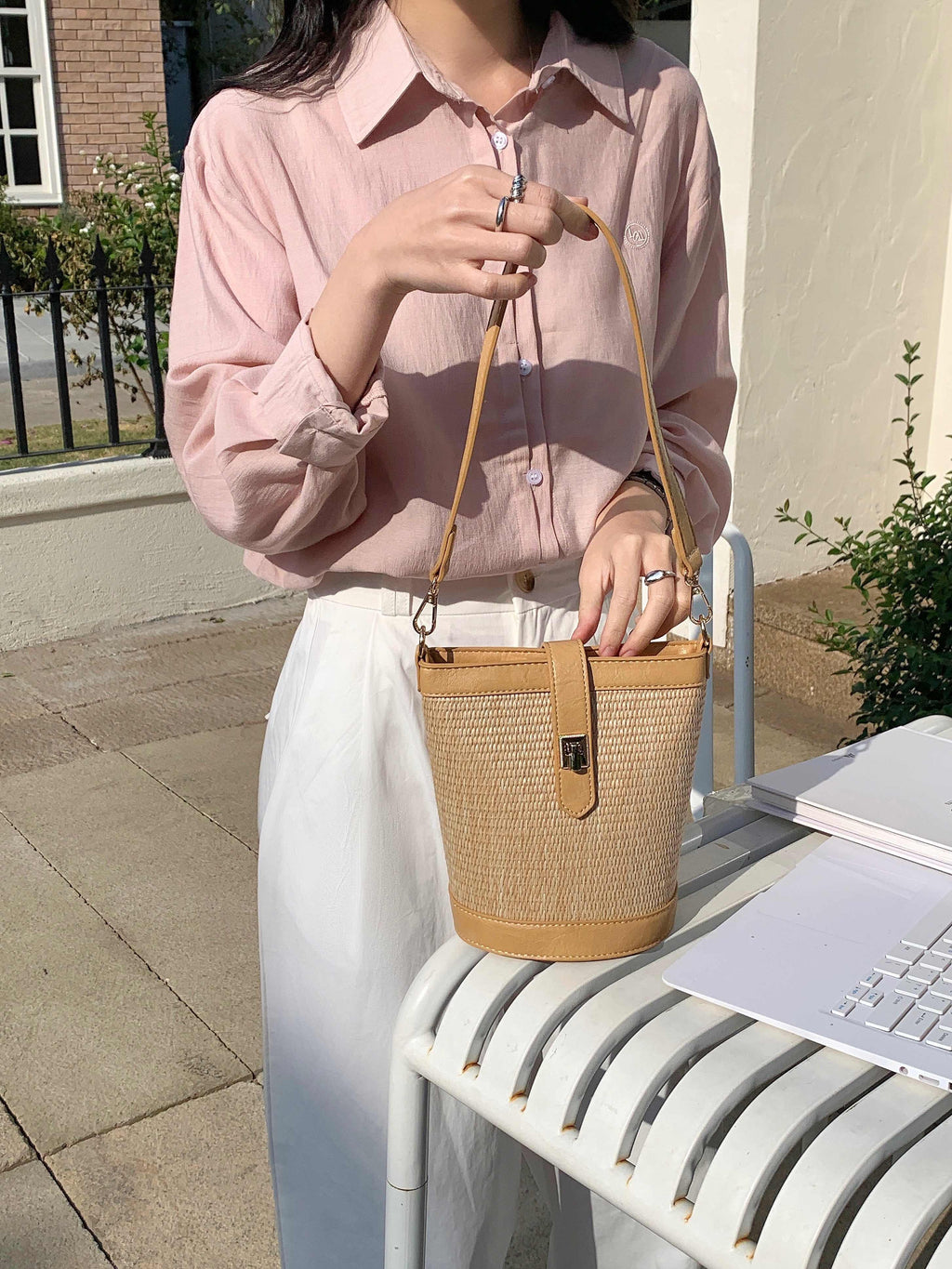 Turn Lock Flat Straw Shoulder