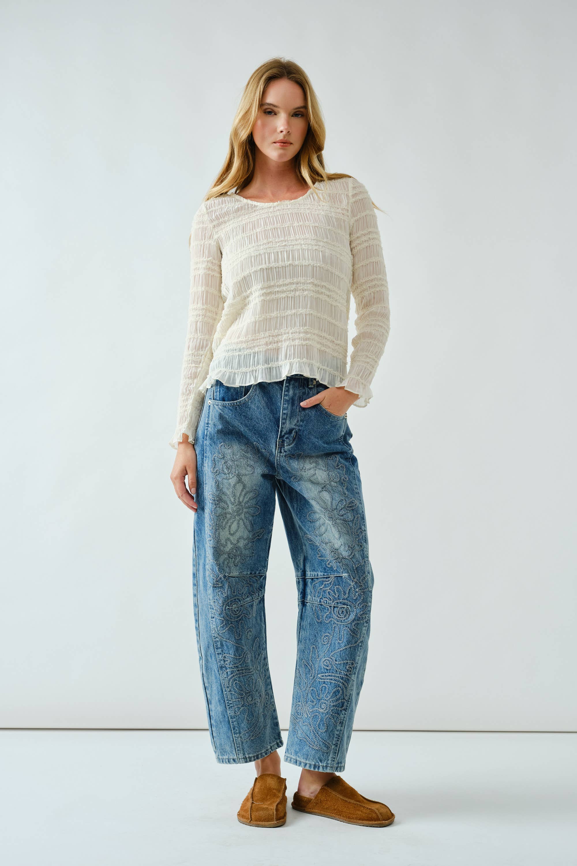 EMBROIDEREDBARREL PANTS